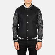 Vue détaillée of Varsity &amp; Snap Buttons Hardware on Men's Vaxton Noir Striped Hybrid Varsity Veste en Cuir pour Homme