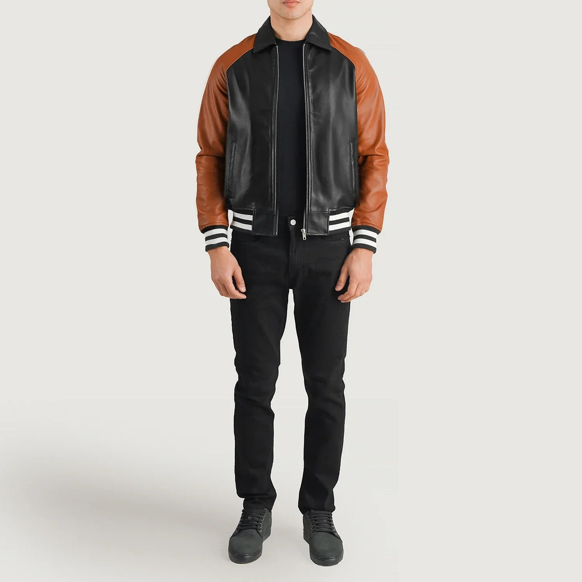 Walton Blue Leather Varsity Jacket - Vue de profil avec coupe de manche ergonomique