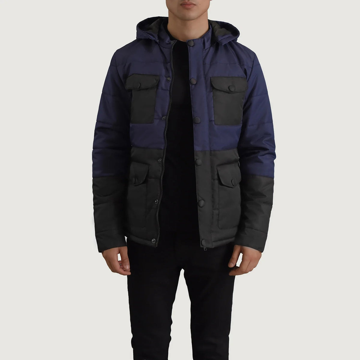 
Wayne Noir & Bleu Hooded Puffer Veste en Cuir pour Homme in Black + Blue Full-Grain Leather - Vue de face & silhouette ajustée | Acheter en ligne