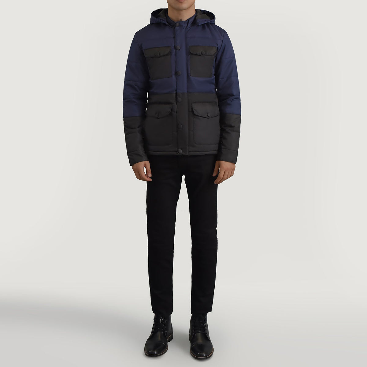 
Wayne Noir & Bleu Hooded Puffer Veste en Cuir pour Homme - Vue de profil mettant en valeur la coupe de manche ergonomique