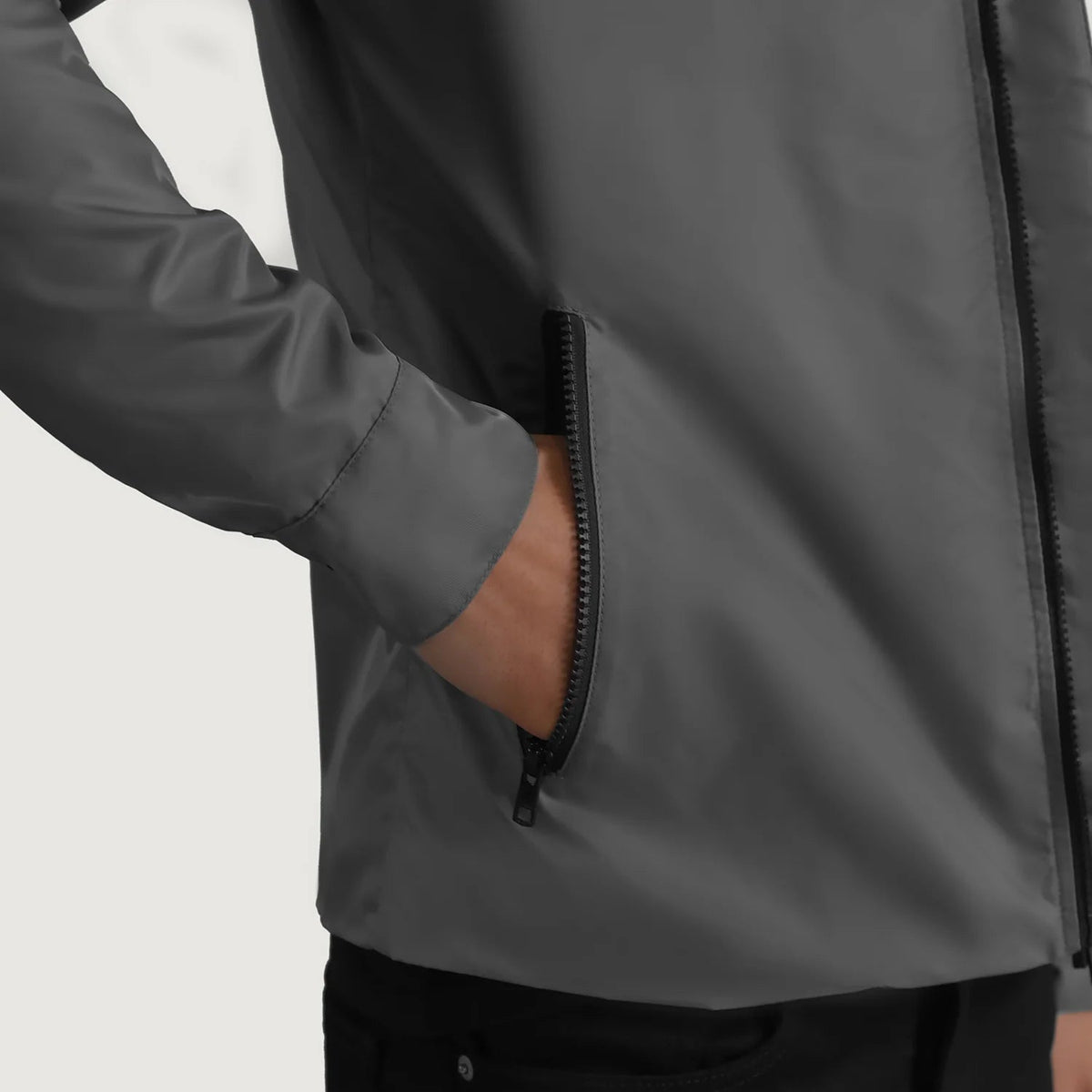
Vue intérieure Showing Quilted Viscose Lining & Deux poches intérieures fonctionnelles