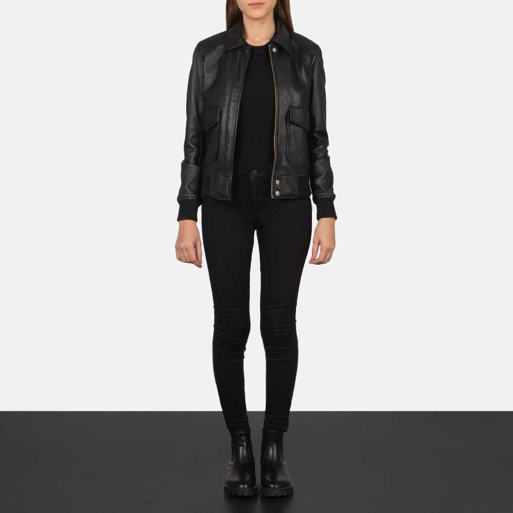 Women's Westa A-2 Black Leather Bomber Jacket - Vue de profil avec coupe de manche ergonomique