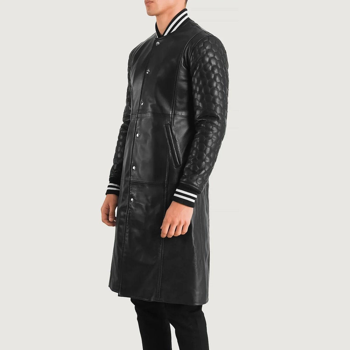 Black Sheepskin Leather Varsity Jacket - Vue de dos avec coupe ajustée aux épaules &amp; ourlet soigné