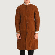 Vue détaillée of Varsity collar &amp; Snap Button button Hardware on Wilde Marron Suede Varsity Manteau en Cuir pour Homme