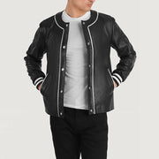Willis Black Leather Varsity Jacket in Black Sheepskin Leather - Vue de face &amp; silhouette ajustée | Acheter en ligne