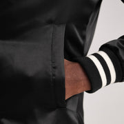 Vue intérieure Showing Quilted Polyester Lining &amp; Deux poches intérieures