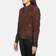 
Brown Goat Suede Bomber Jacket - Vue arrière montrant la carrure ajustée et l'ourlet net